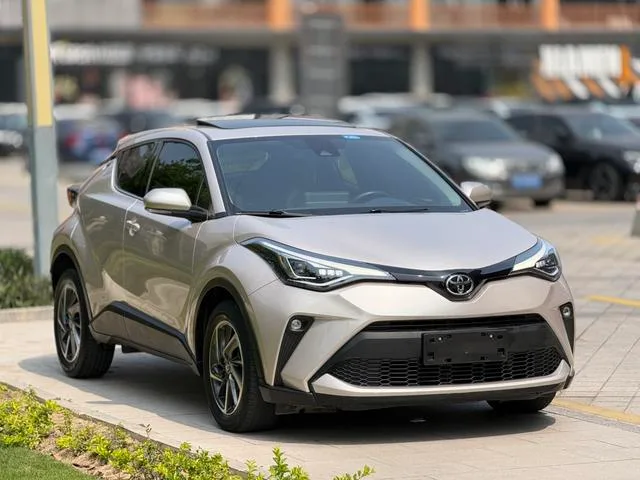 Toyota C-HR 2021 2.0L Version de luxe extérieur photo 3 Toyota C-HR 2021 2.0L Version de luxe extérieur photo 3