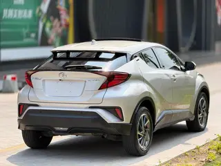 Toyota C-HR 2021 2.0L Version de luxe extérieur photo 4 Toyota C-HR 2021 2.0L Version de luxe extérieur photo 4