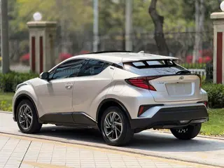 Toyota C-HR 2021 2.0L Version de luxe extérieur photo 6 Toyota C-HR 2021 2.0L Version de luxe extérieur photo 6