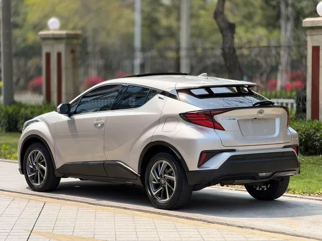 Toyota C-HR 2021 2.0L Version de luxe extérieur photo 6 Toyota C-HR 2021 2.0L Version de luxe extérieur photo 6