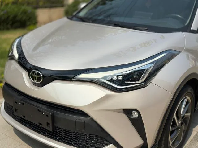 Toyota C-HR 2021 2.0L Version de luxe extérieur photo 9 Toyota C-HR 2021 2.0L Version de luxe extérieur photo 9