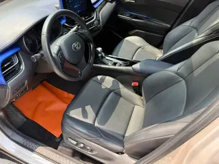 Toyota C-HR 2021 2.0L Version de luxe intérieur photo 11 Toyota C-HR 2021 2.0L Version de luxe intérieur photo 11
