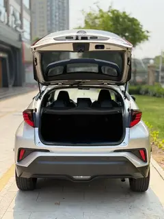 Toyota C-HR 2021 2.0L Version de luxe intérieur photo 15 Toyota C-HR 2021 2.0L Version de luxe intérieur photo 15