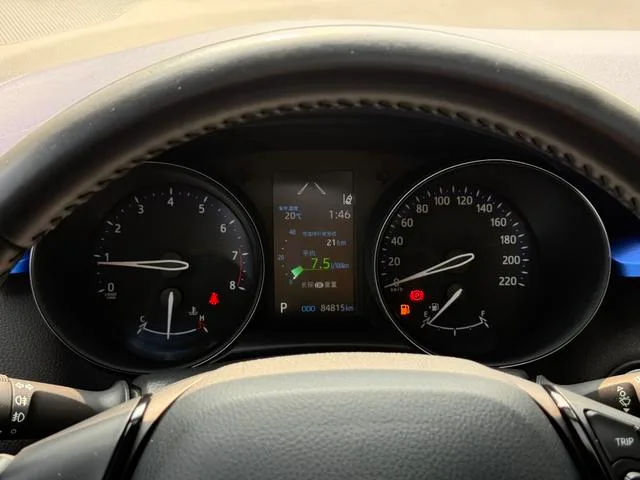 Toyota C-HR 2021 2.0L Version de luxe intérieur photo 19 Toyota C-HR 2021 2.0L Version de luxe intérieur photo 19
