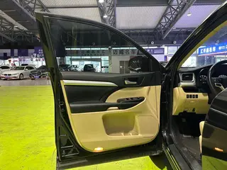 Toyota Highlander 2021 2.0T Édition Élite à quatre roues motrices 7 Siège extérieur photo 7 Toyota Highlander 2021 2.0T Édition Élite à quatre roues motrices 7 Siège extérieur photo 7