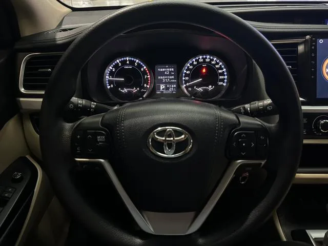 Toyota Highlander 2021 2.0T Édition Élite à quatre roues motrices 7 Siège intérieur photo 10 Toyota Highlander 2021 2.0T Édition Élite à quatre roues motrices 7 Siège intérieur photo 10