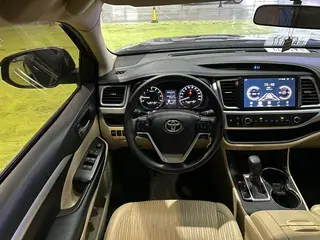 Toyota Highlander 2021 2.0T Édition Élite à quatre roues motrices 7 Siège intérieur photo 15 Toyota Highlander 2021 2.0T Édition Élite à quatre roues motrices 7 Siège intérieur photo 15