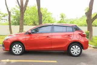 Toyota Yaris L 2016 Reforma 1.5E CVT Versión encantadora exterior foto 4 Toyota Yaris L 2016 Reforma 1.5E CVT Versión encantadora exterior foto 4
