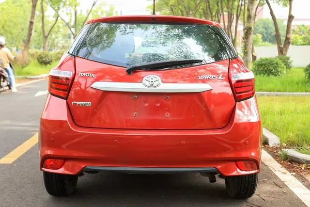 Toyota Yaris L 2016 Reforma 1.5E CVT Versión encantadora exterior foto 5 Toyota Yaris L 2016 Reforma 1.5E CVT Versión encantadora exterior foto 5