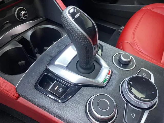 Alfa Romeo Stelvio 2021 2.0T 280HP Luxury Edition exterior photo 4 Alfa Romeo Stelvio 2021 2.0T 280HP Luxury Edition exterior photo 4