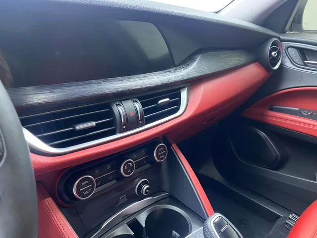 Alfa Romeo Stelvio 2021 2.0T 280HP Luxury Edition interior photo 8 Alfa Romeo Stelvio 2021 2.0T 280HP Luxury Edition interior photo 8