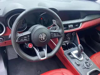 Alfa Romeo Stelvio 2021 2.0T 280HP Luxury Edition interior photo 9 Alfa Romeo Stelvio 2021 2.0T 280HP Luxury Edition interior photo 9