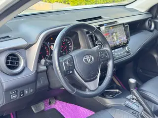 Toyota RAV4 2018 2.5L Élite automatique à quatre roues motrices i Version intérieur photo 11 Toyota RAV4 2018 2.5L Élite automatique à quatre roues motrices i Version intérieur photo 11