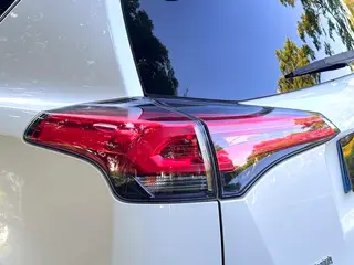 Toyota RAV4 2018 2.5L Élite automatique à quatre roues motrices i Version intérieur photo 18 Toyota RAV4 2018 2.5L Élite automatique à quatre roues motrices i Version intérieur photo 18