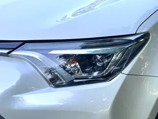 Toyota RAV4 2018 2.5L Élite automatique à quatre roues motrices i Version intérieur photo 19 Toyota RAV4 2018 2.5L Élite automatique à quatre roues motrices i Version intérieur photo 19