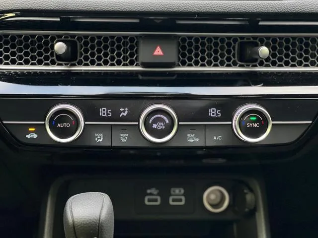 Honda Civic 2023 240TURBO CVT strength version interior photo 15