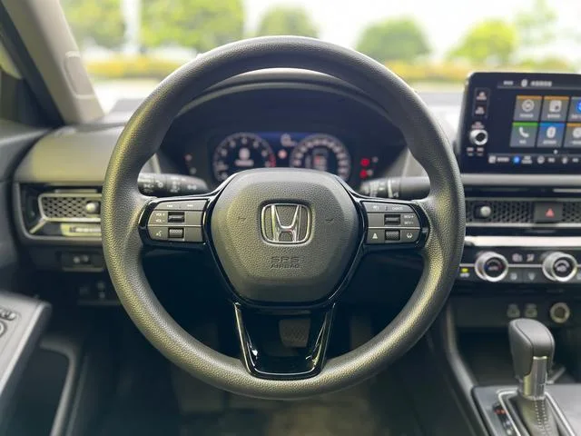 Honda Civic 2023 240TURBO CVT strength version interior photo 18