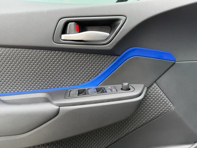 Toyota C-HR 2022 2.0L Leading Edition exterior photo 9 Toyota C-HR 2022 2.0L Leading Edition exterior photo 9