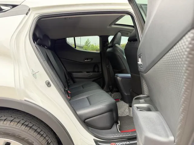 Toyota C-HR 2022 2.0L Leading Edition interior photo 15 Toyota C-HR 2022 2.0L Leading Edition interior photo 15