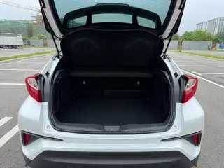 Toyota C-HR 2022 2.0L Leading Edition interior photo 20 Toyota C-HR 2022 2.0L Leading Edition interior photo 20