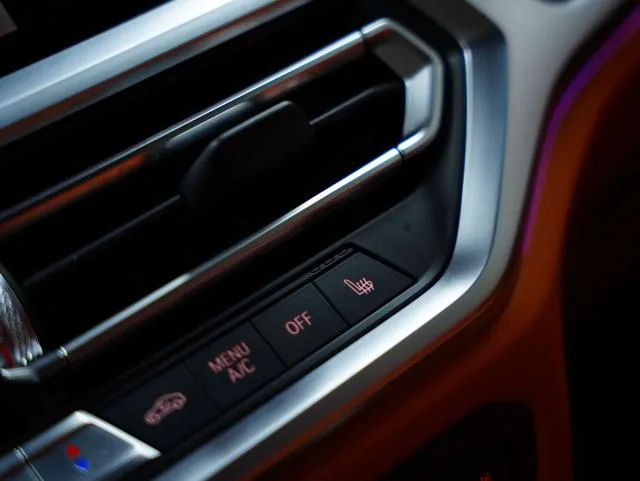 BMW M4 2022 M4 Coupe Thunder Edition interior photo 15 BMW M4 2022 M4 Coupe Thunder Edition interior photo 15