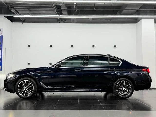 BMW 5 Series 2022 Segundo cambio 525Li M Conjunto deportivo exterior foto 3 BMW 5 Series 2022 Segundo cambio 525Li M Conjunto deportivo exterior foto 3