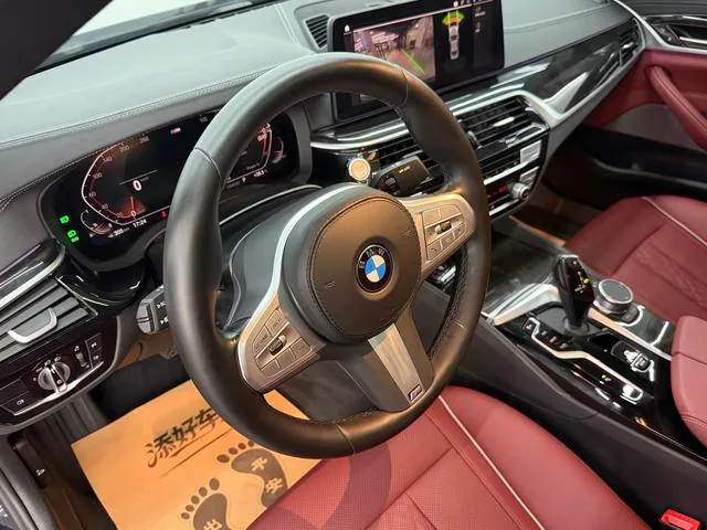 BMW 5 Series 2022 Segundo cambio 525Li M Conjunto deportivo interior foto 9 BMW 5 Series 2022 Segundo cambio 525Li M Conjunto deportivo interior foto 9
