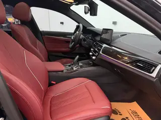 BMW 5 Series 2022 Segundo cambio 525Li M Conjunto deportivo interior foto 10 BMW 5 Series 2022 Segundo cambio 525Li M Conjunto deportivo interior foto 10