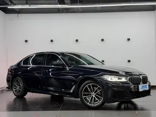 BMW 5 Series 2022 Segundo cambio 525Li M Conjunto deportivo interior foto 11 BMW 5 Series 2022 Segundo cambio 525Li M Conjunto deportivo interior foto 11