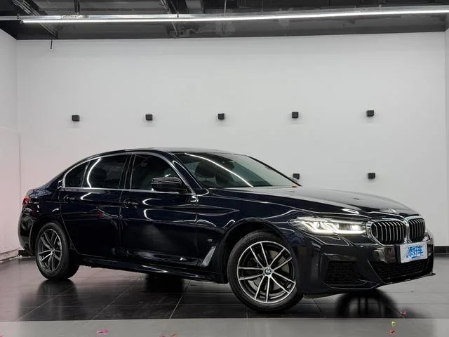 BMW 5 Series 2022 Segundo cambio 525Li M Conjunto deportivo interior foto 11 BMW 5 Series 2022 Segundo cambio 525Li M Conjunto deportivo interior foto 11