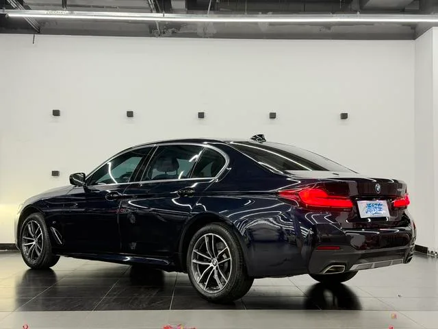 BMW 5 Series 2022 Segundo cambio 525Li M Conjunto deportivo interior foto 13 BMW 5 Series 2022 Segundo cambio 525Li M Conjunto deportivo interior foto 13