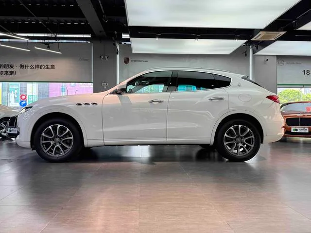 Maserati Levante 2016 3.0T Levante interior photo 19 Maserati Levante 2016 3.0T Levante interior photo 19