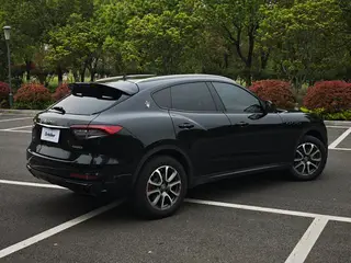 Maserati Levante 2016 3.0T Levante exterior foto 5 Maserati Levante 2016 3.0T Levante exterior foto 5