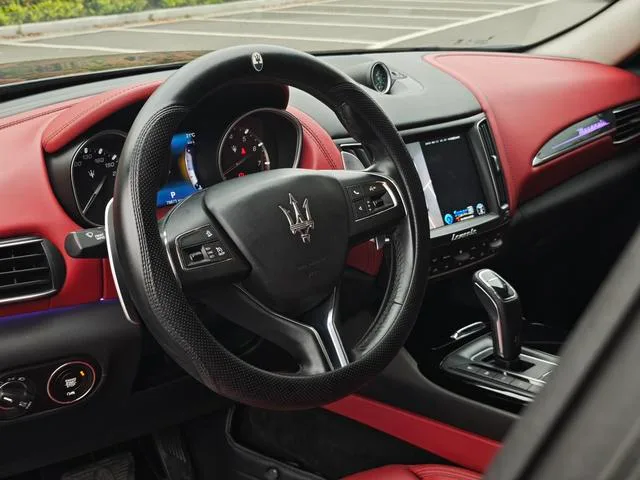 Maserati Levante 2016 3.0T Levante interior foto 14 Maserati Levante 2016 3.0T Levante interior foto 14