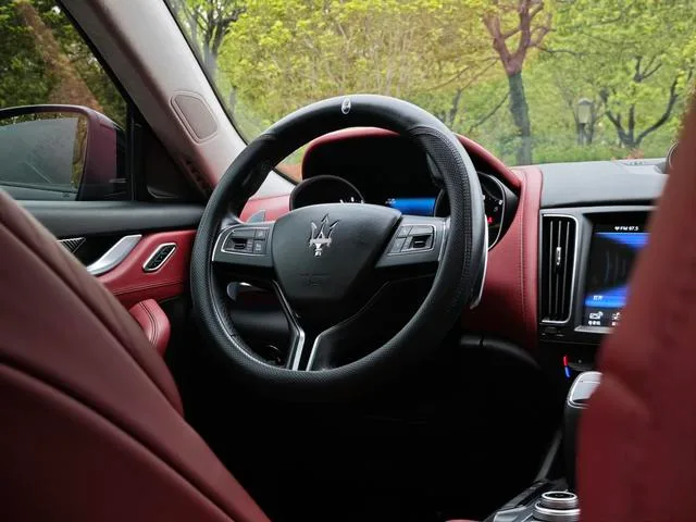 Maserati Levante 2016 3.0T Levante interior foto 18 Maserati Levante 2016 3.0T Levante interior foto 18