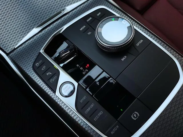 BMW 3 Series 2025 330i M Sports Night Suit interior photo 8 BMW 3 Series 2025 330i M Sports Night Suit interior photo 8