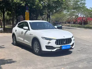 Maserati Levante 2018 3.0T Classic Edition exterior photo 2 Maserati Levante 2018 3.0T Classic Edition exterior photo 2