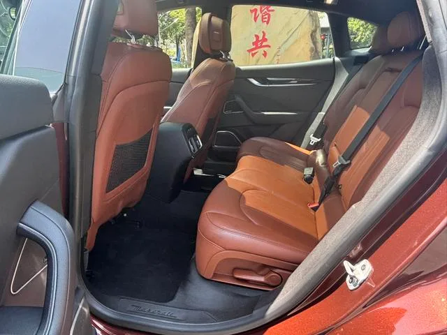 Maserati Levante 2018 3.0T Classic Edition interior photo 9 Maserati Levante 2018 3.0T Classic Edition interior photo 9