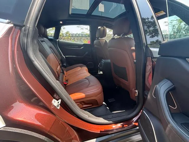 Maserati Levante 2018 3.0T Classic Edition interior photo 10 Maserati Levante 2018 3.0T Classic Edition interior photo 10