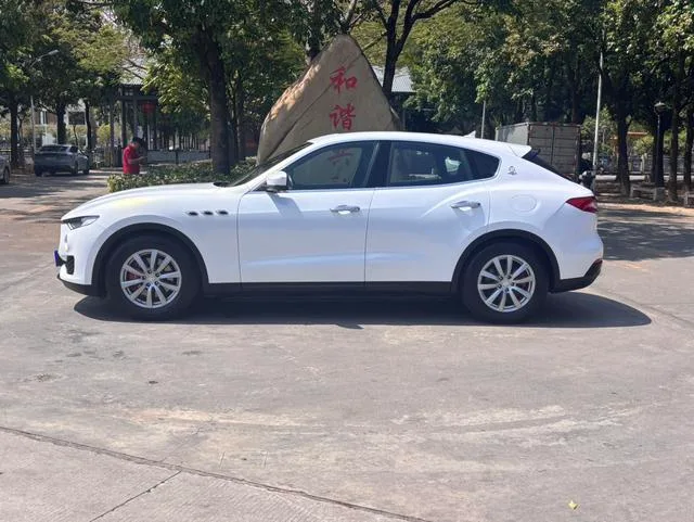 Maserati Levante 2018 3.0T Classic Edition interior photo 12 Maserati Levante 2018 3.0T Classic Edition interior photo 12