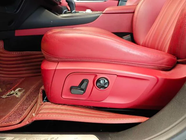 Maserati Levante 2016 3.0T Levante interior photo 12 Maserati Levante 2016 3.0T Levante interior photo 12