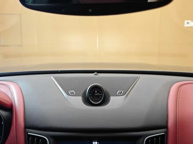 Maserati Levante 2016 3.0T Levante interior photo 19 Maserati Levante 2016 3.0T Levante interior photo 19