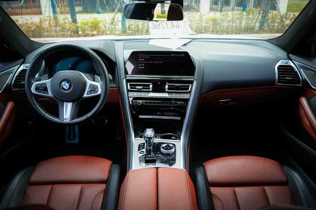 BMW 8 Series 2021 840i Coupé de cuatro puertas M Conjunto deportivo interior foto 18 BMW 8 Series 2021 840i Coupé de cuatro puertas M Conjunto deportivo interior foto 18