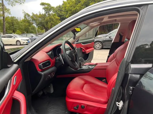 Maserati Levante 2016 3.0T Levante interior photo 10 Maserati Levante 2016 3.0T Levante interior photo 10