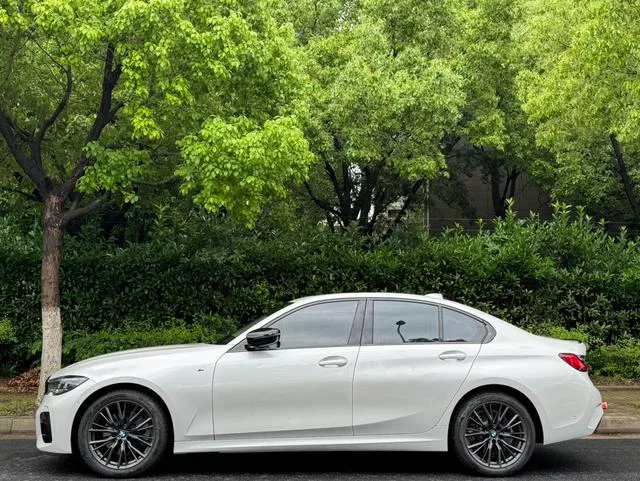 BMW 3 Series 2022 330i M Sports Night Suit exterior photo 3 BMW 3 Series 2022 330i M Sports Night Suit exterior photo 3