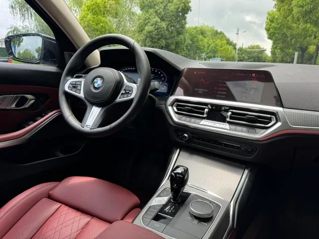 BMW 3 Series 2022 330i M Sports Night Suit interior photo 15 BMW 3 Series 2022 330i M Sports Night Suit interior photo 15