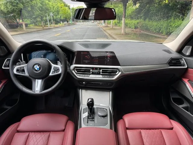 BMW 3 Series 2022 330i M Sports Night Suit interior photo 17 BMW 3 Series 2022 330i M Sports Night Suit interior photo 17