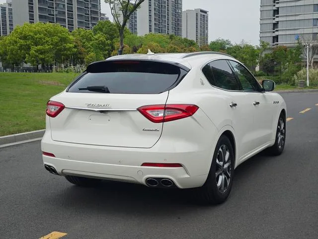 Maserati Levante 2016 3.0T Levante interior photo 19 Maserati Levante 2016 3.0T Levante interior photo 19