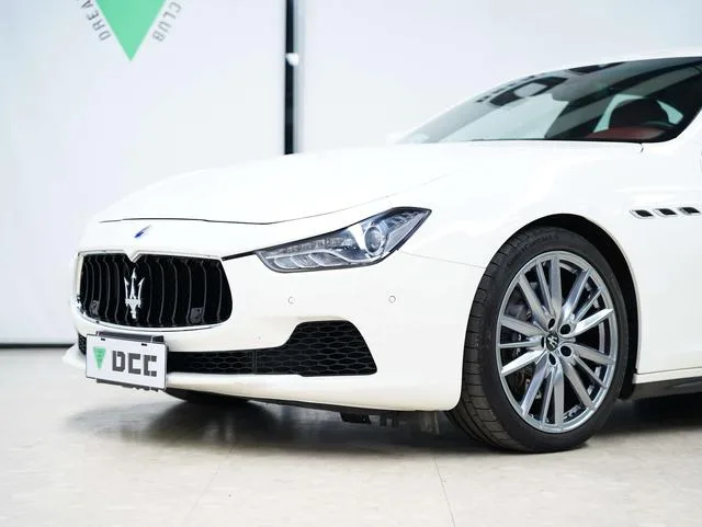 Maserati Ghibli 2014 3.0T Versión estándar interior foto 18 Maserati Ghibli 2014 3.0T Versión estándar interior foto 18