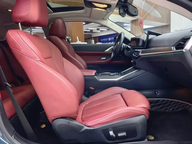 BMW 4 Series 2023 425i M Conjunto deportivo interior foto 13 BMW 4 Series 2023 425i M Conjunto deportivo interior foto 13
